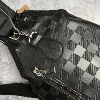 نمای نزدیک از بادی بگ دورو مشکی کد BG40 با دوخت باکیفیت و بند بلند