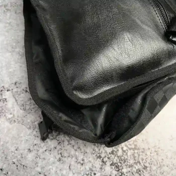 جزئیات طراحی دوروی بادی بگ چرم BG40 با الگوی شطرنجی کلاسیک