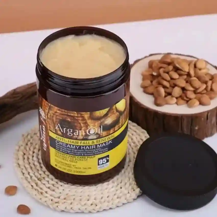 نمای نزدیک از ماسک مو آرگان کرمی Lightness، آبرسان و احیاکننده موهای خشک و آسیبدیده