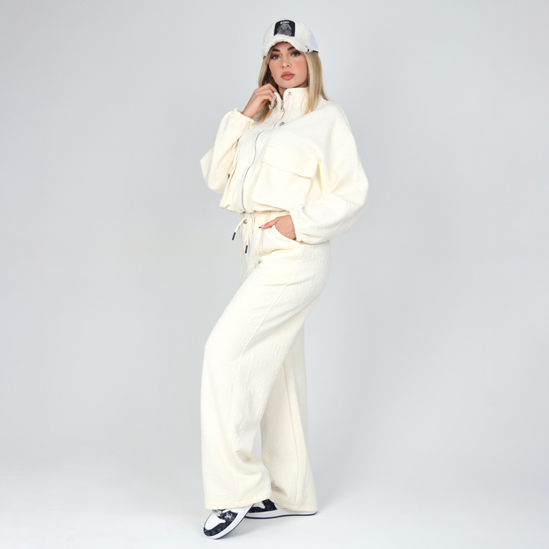 سویشرت زیپی و شلوار بگ زنانه مدل یقه ایستاده رنگ سفیدشیری | کد DO52