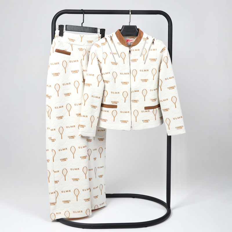 ست اسپرت زنانه مدل سویشرت بیسبالی و شلوار بگ رنگ طلایی -سفید | کد DO54 - Image 3