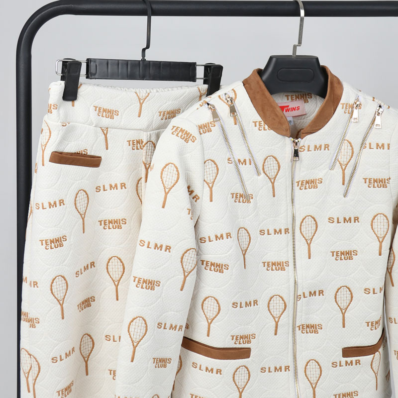 ست اسپرت زنانه مدل سویشرت بیسبالی و شلوار بگ رنگ طلایی -سفید | کد DO54 - Image 6