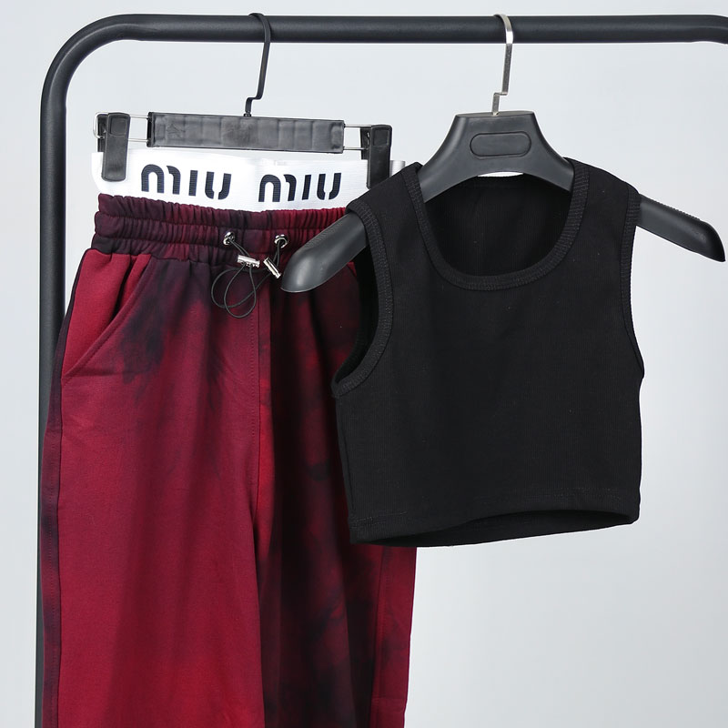 ست زنانه سویشرت کلاهدار و شلوار بگ مدل سهتیکه آبرنگی قرمزمشکی | کد DO50 - Image 10