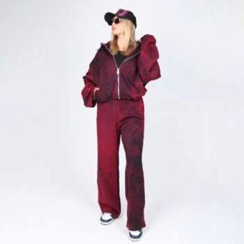 ست زنانه سویشرت کلاهدار و شلوار بگ مدل سه‌تیکه آبرنگی قرمزمشکی | کد DO50