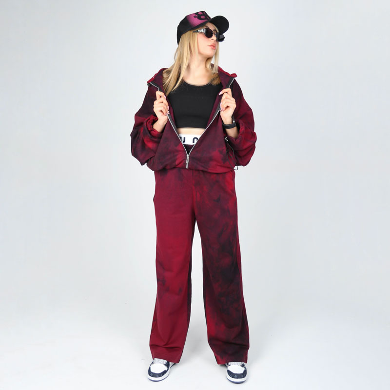 ست زنانه سویشرت کلاهدار و شلوار بگ مدل سهتیکه آبرنگی قرمزمشکی | کد DO50 - Image 3