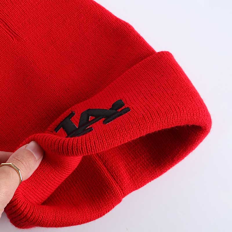 کلاه زمستانی بافتنی قرمز طرح LA | مدل اسپرت دخترانه و پسرانه - Image 4