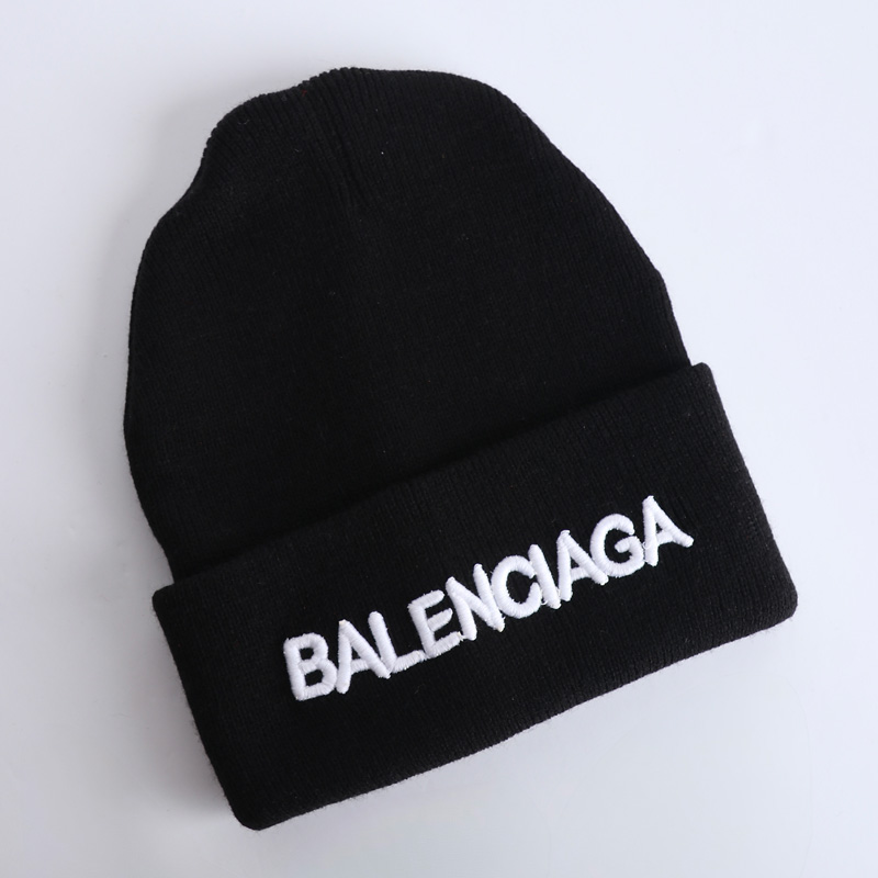 کلاه زمستانه مشکی مدل گلدوزی بالنسیاگا - Image 2