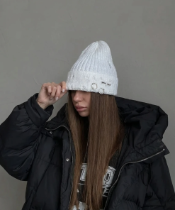 کلاه بافتنی پرسینگدار رنگ سفید