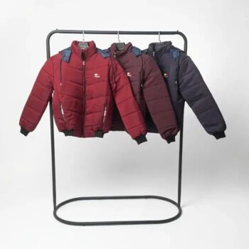 کاپشن مردانه زمستانی مدل تامی فری سایز | کد KA11 با طراحی خلبانی، پایین کش، آستین بالنی و رنگ بندی سبز، قهوه‌ای، زرشکی و جگری