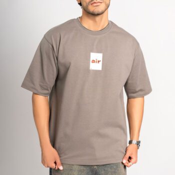 نمای جلوی تیشرت باکسی