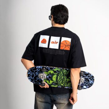 نمای پشت تیشرت مشکی