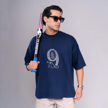 ،یک تیشرت باکسی مردانه باکیفیت هست که با طراحی ساده شیک و مدرن خود، جلوه‌ای خاص به استایل شما می‌بخشد